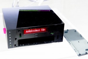 (9) Emplacement pour lecteur Blu-ray optionnel dans LaBox.jpg
Cliquez sur la vignette pour visualiser l'image en grand au dessus th